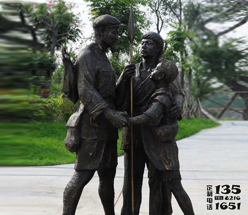 廣場玻璃鋼仿銅創意農民和八路軍的雕塑 廣場玻璃鋼仿銅創意農民和八路軍的雕塑