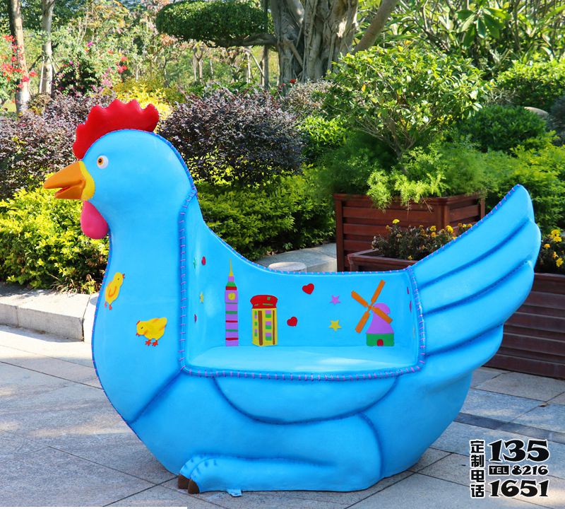 游樂場(chǎng)創(chuàng)意玻璃鋼彩繪卡通雞座椅雕塑