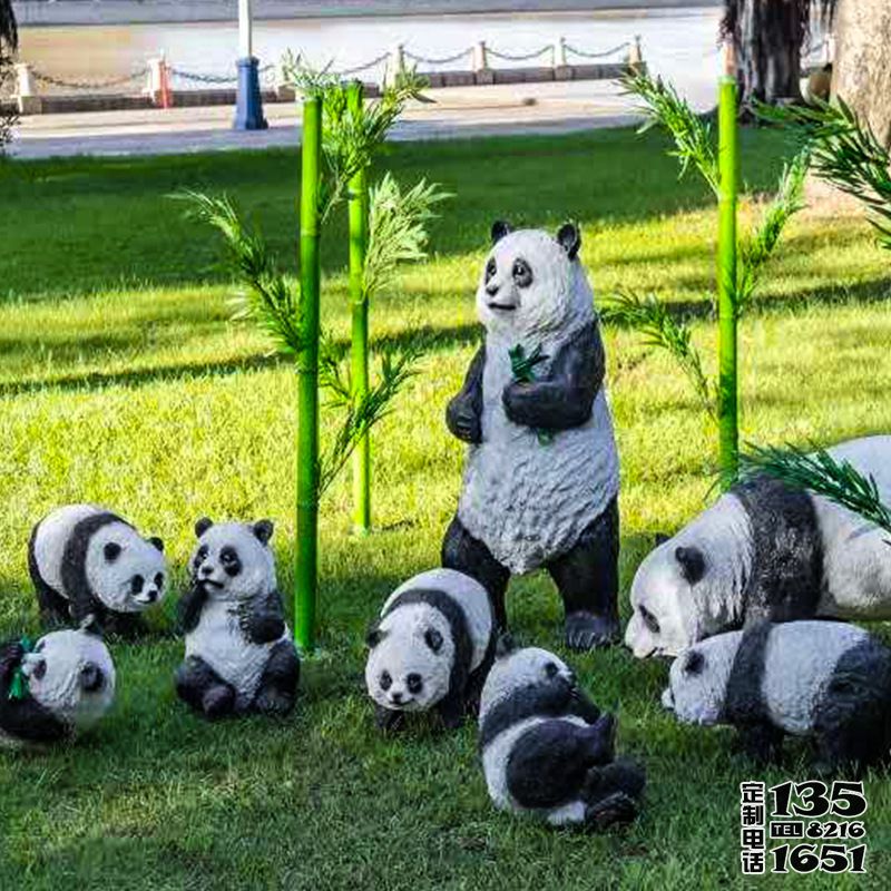 動物園仿真卡通玻璃鋼熊貓雕塑 動物園仿真卡通玻璃鋼熊貓雕塑