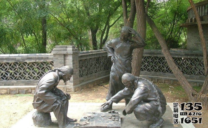 園林景區(qū)擺放下象棋的人物玻璃鋼仿銅雕塑 園林景區(qū)擺放下象棋的人物玻璃鋼仿銅雕塑