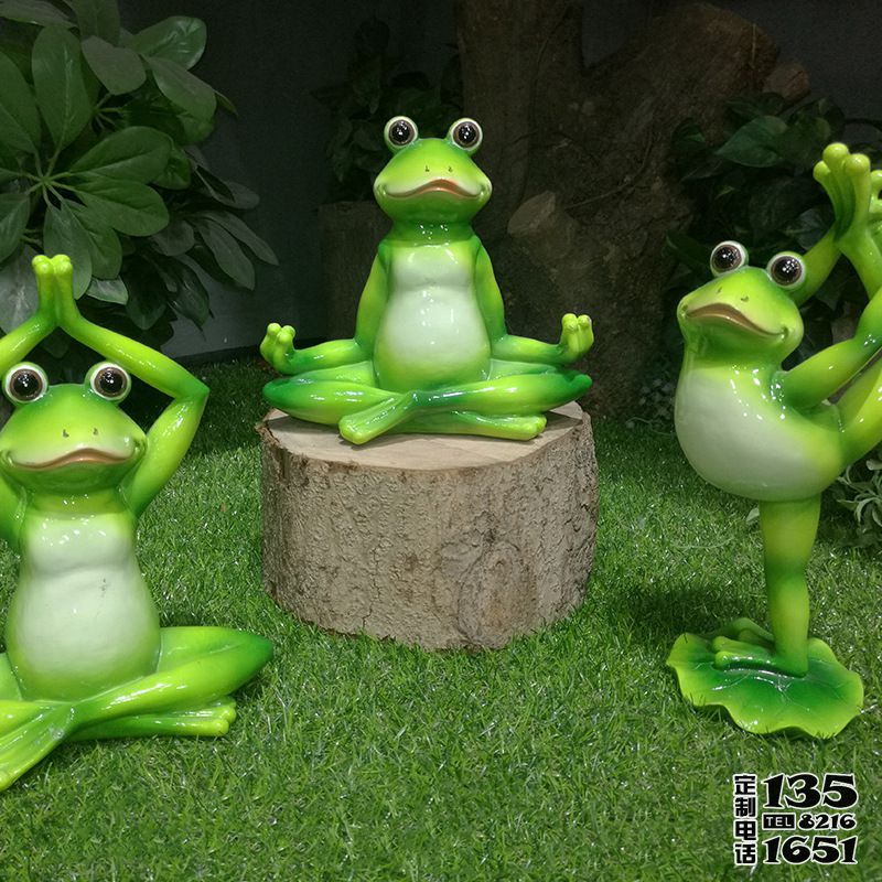 景區(qū)創(chuàng)意姿態(tài)各異的玻璃鋼卡通青蛙雕塑 景區(qū)創(chuàng)意姿態(tài)各異的玻璃鋼卡通青蛙雕塑