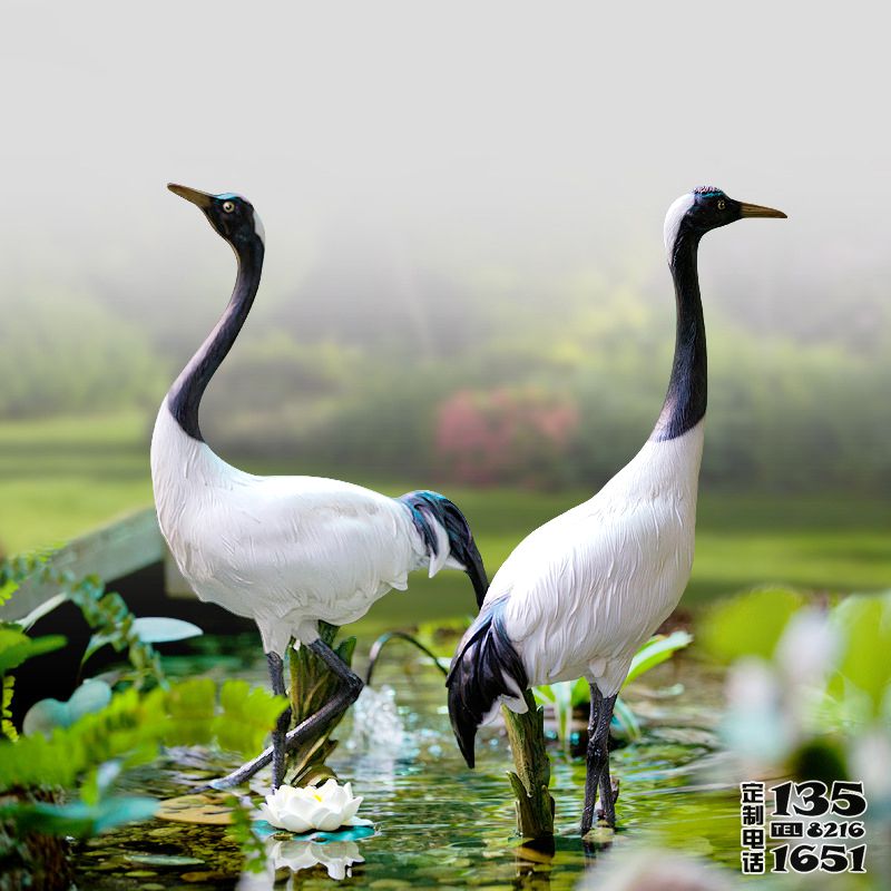 池塘中玻璃鋼仿真動物仙鶴雕塑 池塘中玻璃鋼仿真動物仙鶴雕塑