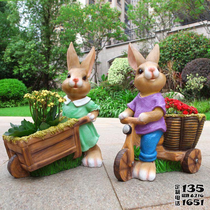 廣場(chǎng)園林玻璃鋼彩繪可愛卡通兔子雕塑