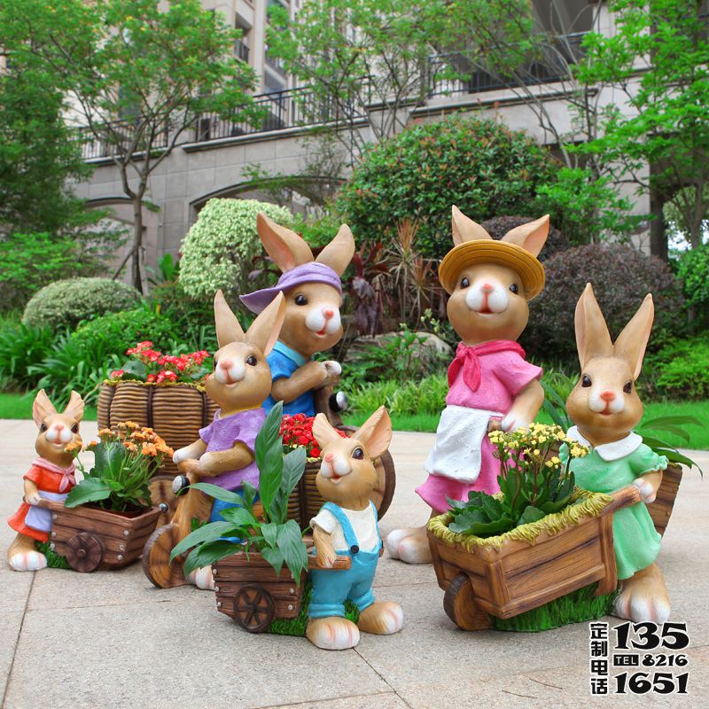 公園玻璃鋼彩繪卡通兔子花盆雕塑 公園玻璃鋼彩繪卡通兔子花盆雕塑