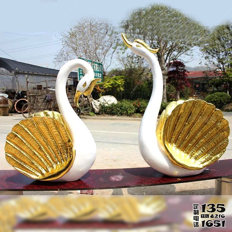 城市創(chuàng)意玻璃鋼彩繪噴金白天鵝雕塑 城市創(chuàng)意玻璃鋼彩繪噴金白天鵝雕塑