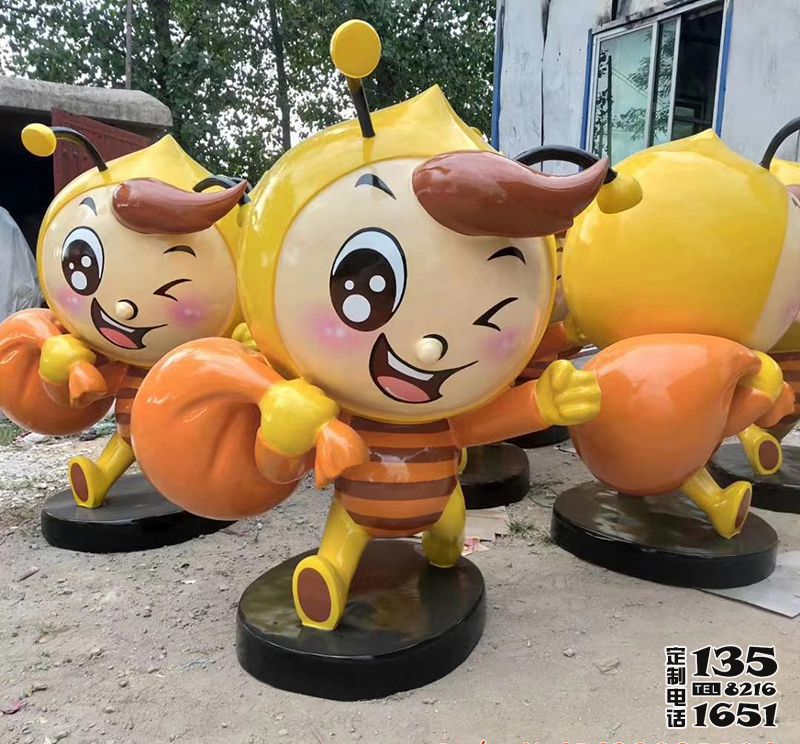 景區(qū)公園仿真背包玻璃鋼卡通蜜蜂雕塑 景區(qū)公園仿真背包玻璃鋼卡通蜜蜂雕塑